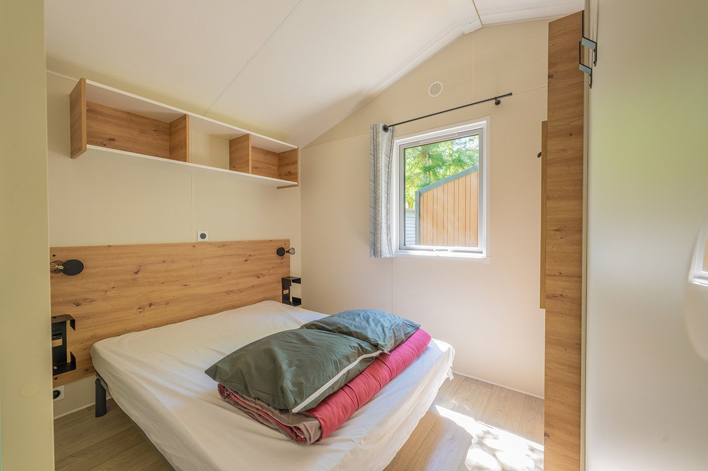Mobil-Home Bahia 2 chambres – 4/6 personnes Mobil-Home Bahia 2 chambres - 4/6 personnes