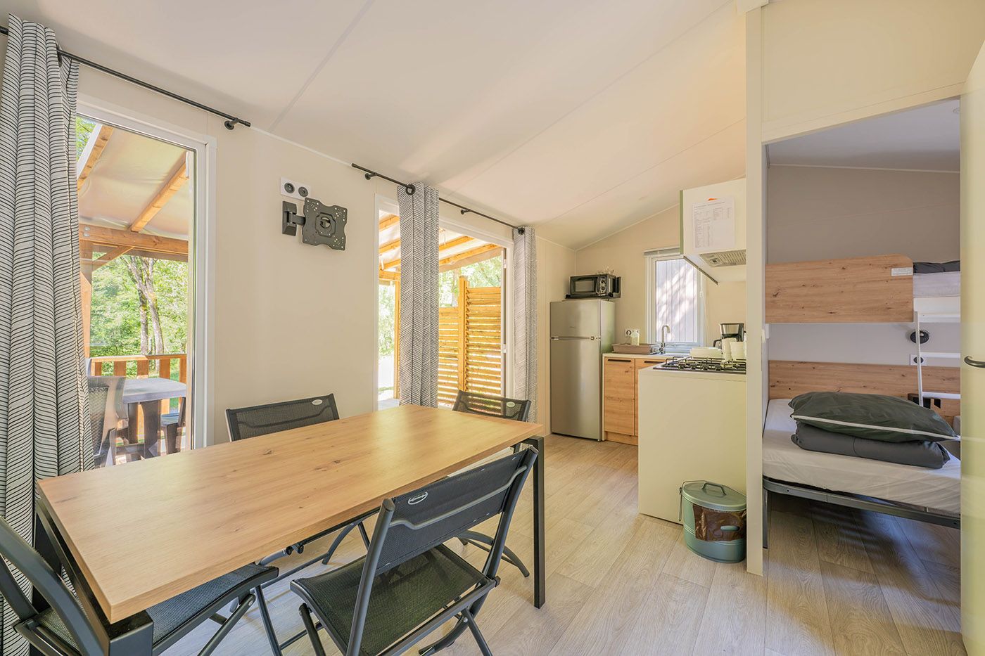 Mobil-Home Bahia 2 chambres – 4/6 personnes Mobil-Home Bahia 2 chambres - 4/6 personnes