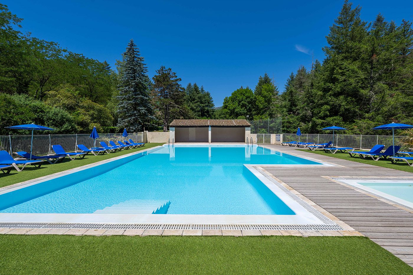 La piscine – grand bassin La piscine - grand bassin